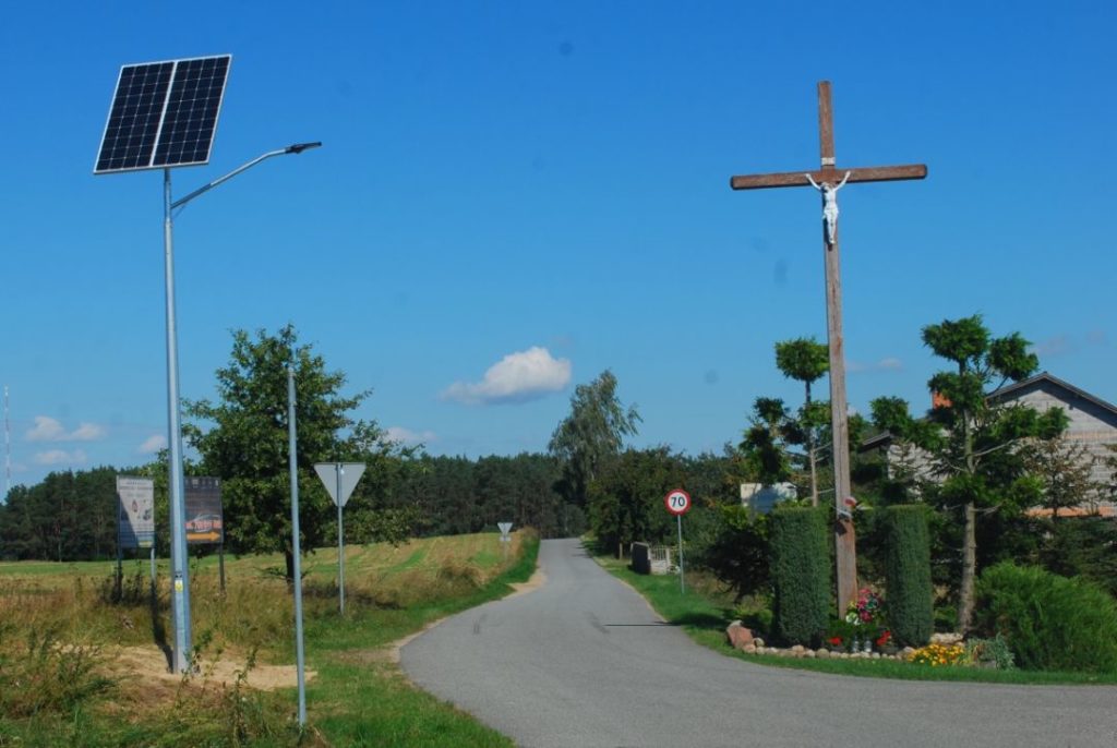 Pierwszą z energooszczędnych latarni solarnych zamontowano w Przedborowie.