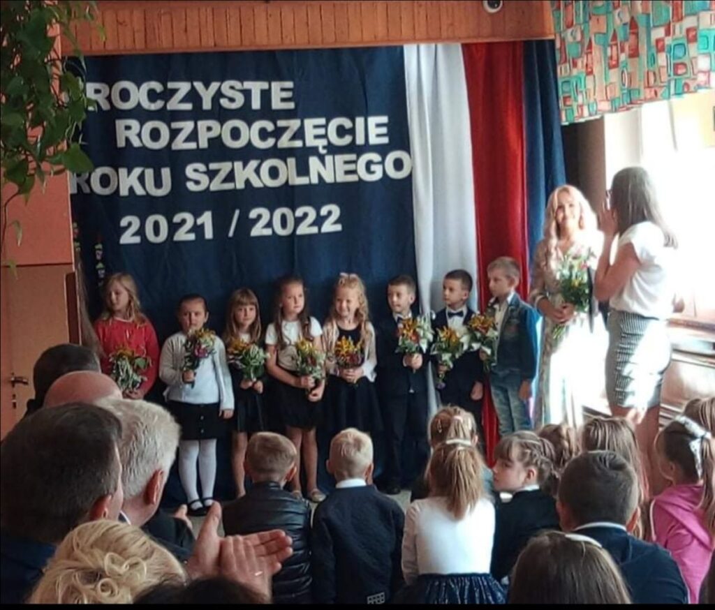 Uroczyste Rozpoczęcie Roku Szkolnego 2021/2022 Szkole Podstawowej z Oddziałem Przedszkolnym w Biskupicach Zabarycznych