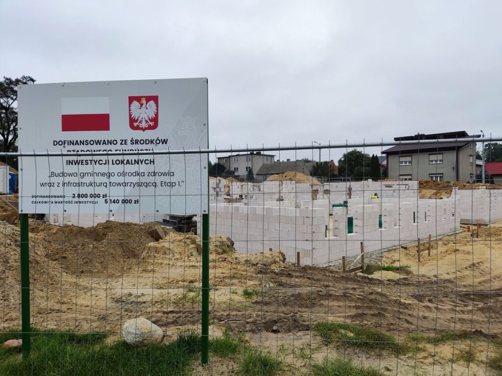 Raport z budowy nowego gminnego ośrodka zdrowia w Mikstacie – 27 października 2021 r.