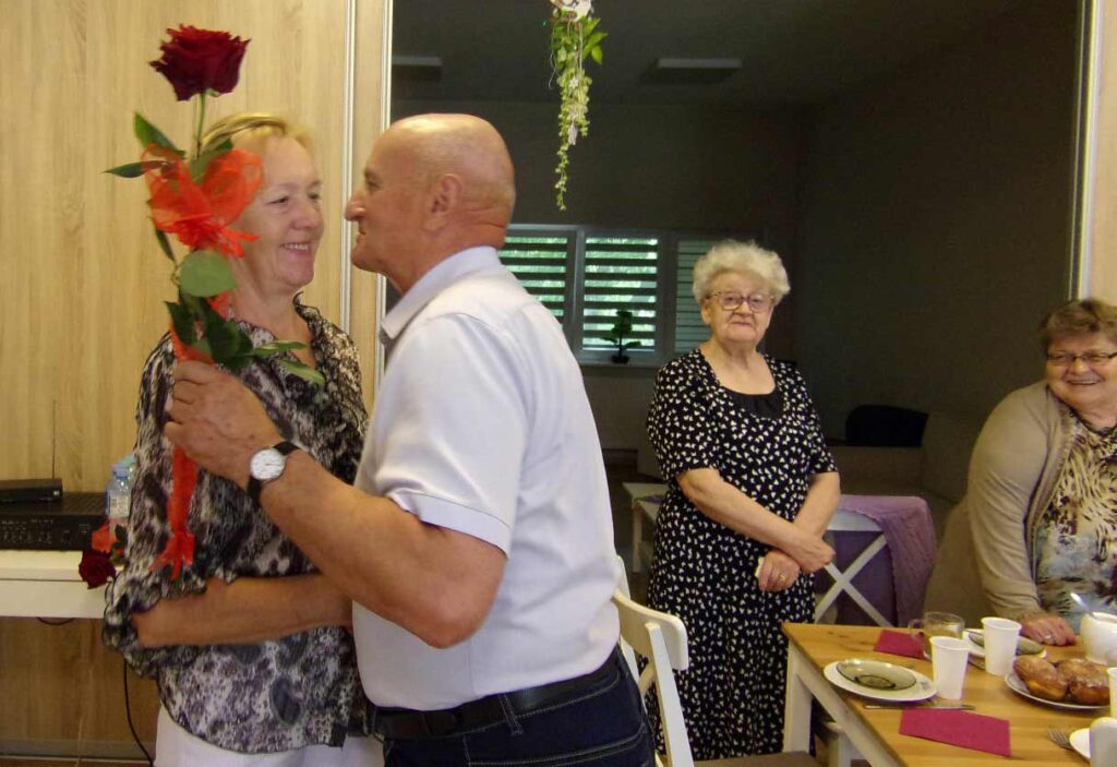 Klubowi seniorzy w Mikstacie świętują swoje jubileusze i imieniny