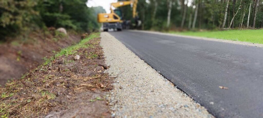 Zakończono przebudowę blisko kilometrowego odcinka drogi gminnej w Przedborowie.