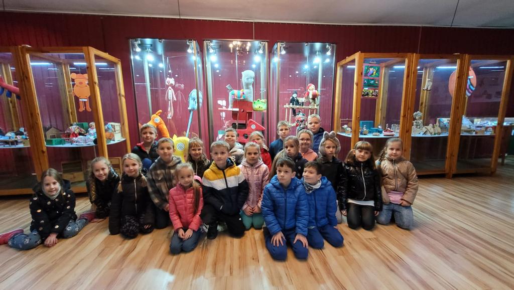 Uczniowie Szkoły Podstawowej z Biskupic Zabarycznych wybrali się 9 listopada br. na wycieczkę do Muzeum Historii Przemysłu w Opatówku.