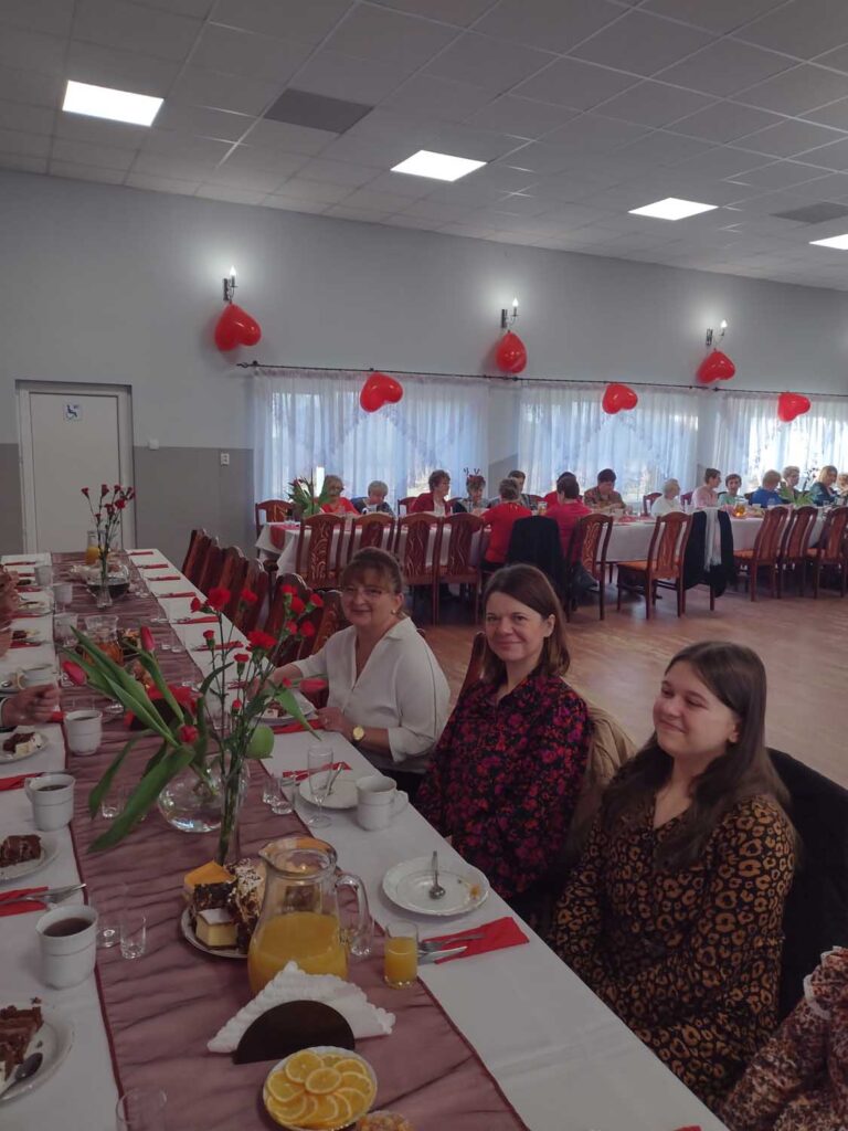 spotkanie z okazji Walentynek oraz Dnia Kobiet zorganizowane przez sołtysa, oraz Radę Sołecką w wiejskim domu kultury w Komorowie