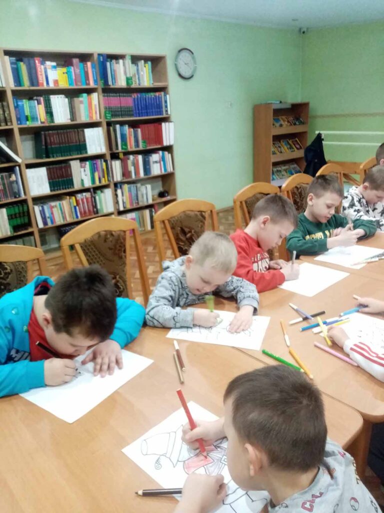 przedszkolaki z Przedszkola w Mikstacie gościły w bibliotece
