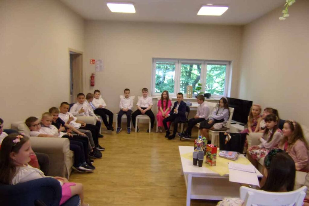 Dnia 26.05.2023r. w Klubie SENIOR+ w Mikstacie odbyło się uroczyste spotkanie z uczniami Szkoły Podstawowej w Mikstacie.
