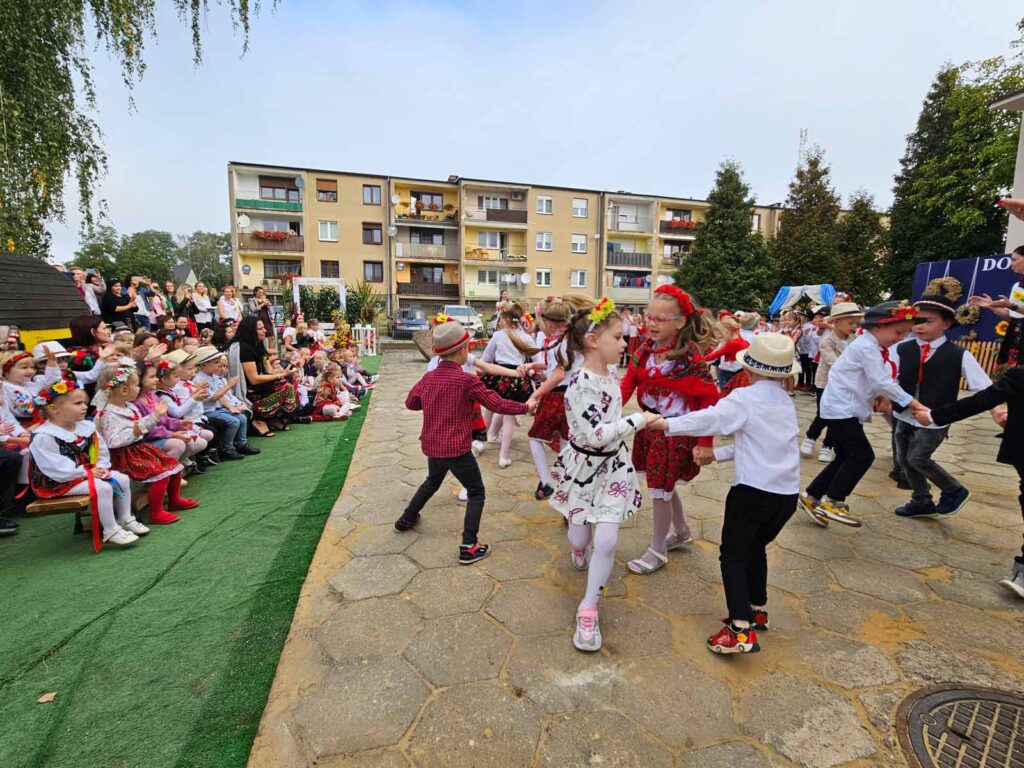 przedszkolaki w Mikstacie zapraszają na swoje święto plonów