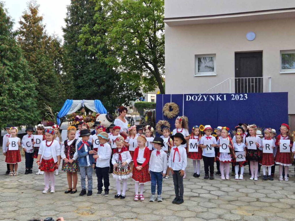 przedszkolaki w Mikstacie zapraszają na swoje święto plonów