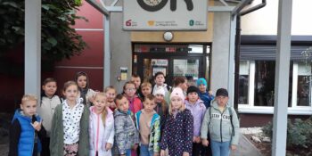 uczniowie klas I-III Szkoły Podstawowej z oddziałem przedszkolnym w Kaliszkowicach Ołobockich udali się do Centrum Kultury