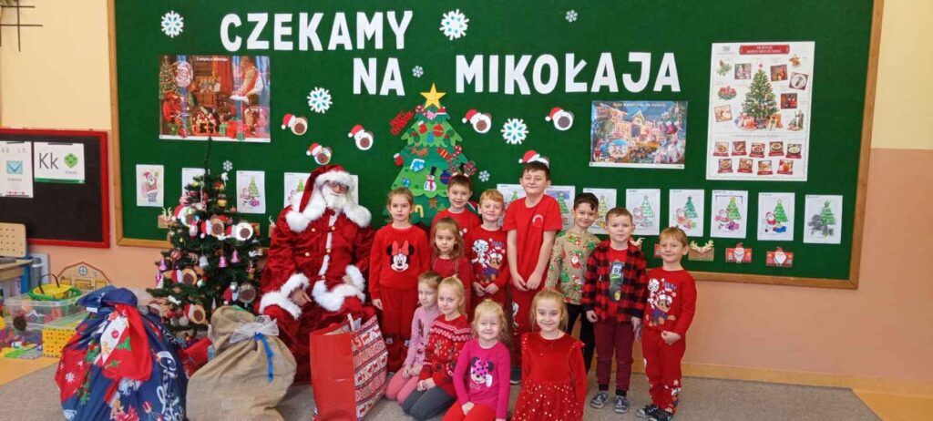 Święty Mikołaj nie zawiódł dzieci i po śniadaniu zawitał do przedszkola w Kaliszkowicach Kaliskich
