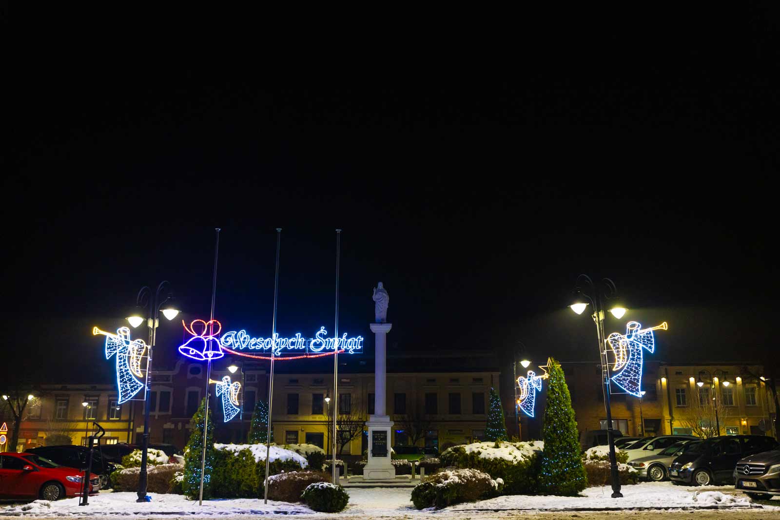 Zimowy Rynek w Mikstacie w świątecznej iluminacji