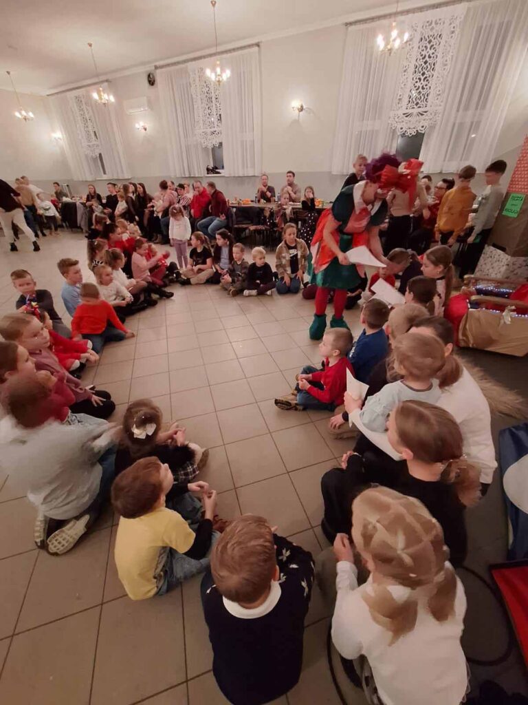 Rada Sołecka w Kotłowie zafundowała najmłodszym mieszkańcom zabawę mikołajkową.