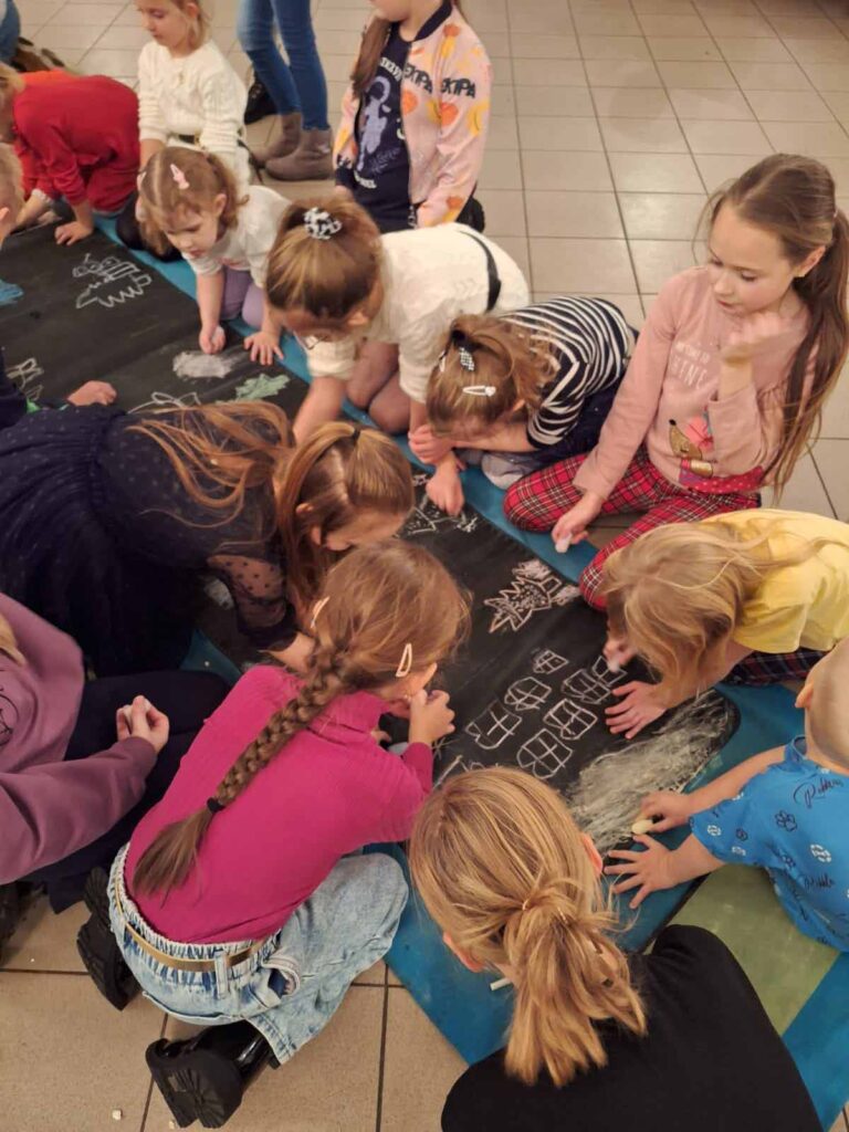 Rada Sołecka w Kotłowie zafundowała najmłodszym mieszkańcom zabawę mikołajkową.