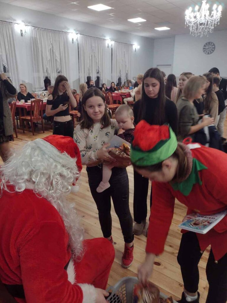 Tradycyjnie, jak co roku Samorząd Mieszkańców Komorowa zainicjował spotkanie najmłodszych mieszkańców wsi ze Świętym Mikołajem.