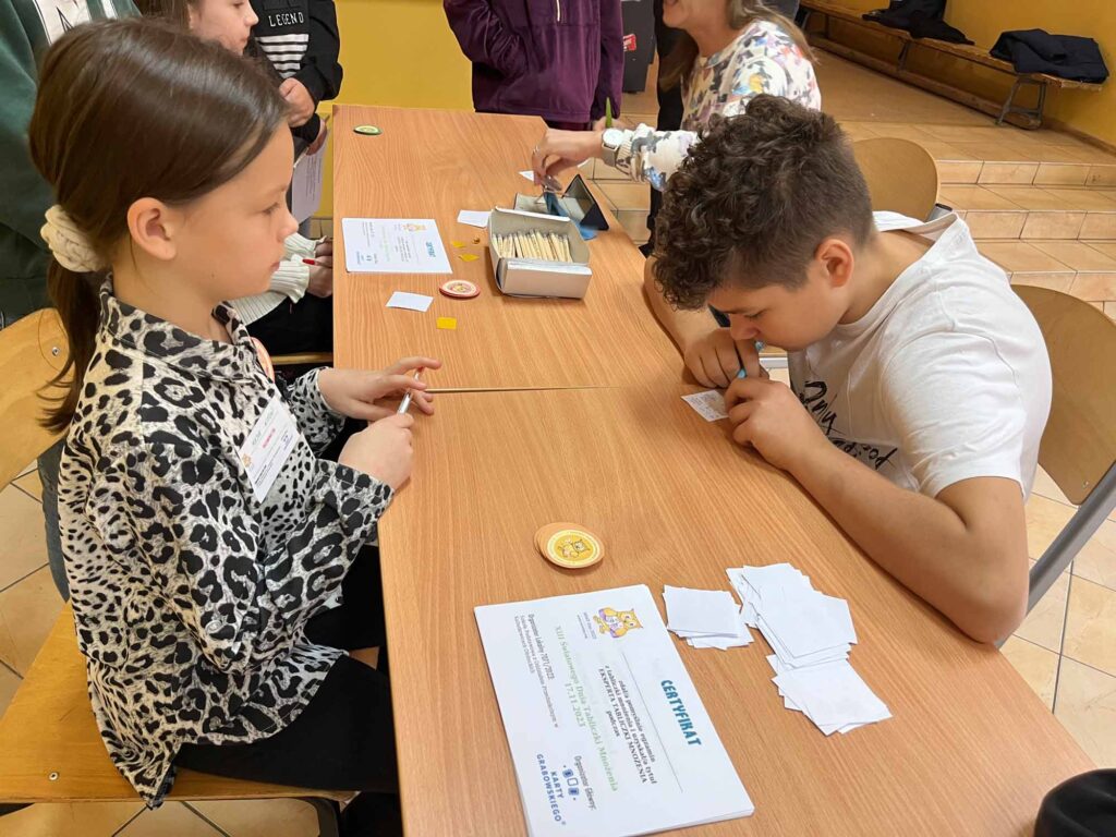 17 listopada, uczniowie klas IV-VIII Szkoły Podstawowej w Kaliszkowicach Ołobockich intensywnie trenowali mnożenie