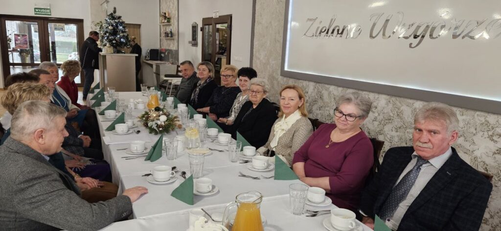 Spotkanie wigilijne Stowarzyszenia RAZEM i Klubu Senior + na Zielonym Wzgórzu w Mikstacie