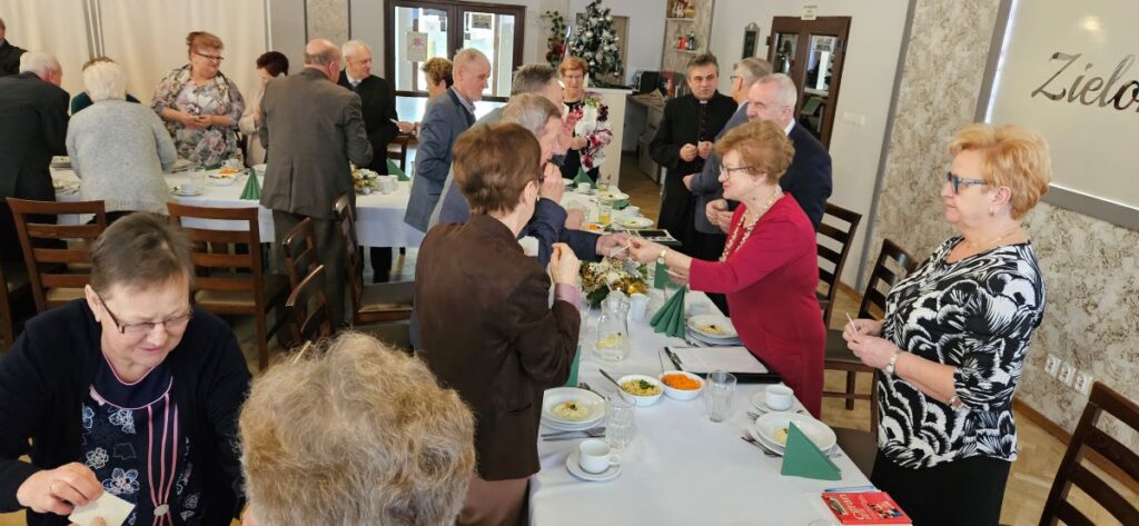 Mikstaccy seniorzy z Koła nr 3 Polskiego Związku Emerytów, Rencistów i Inwalidów