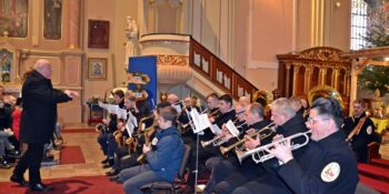 Parafialna Orkiestra Dęta w Mikstacie zagrała podczas mszy świętej