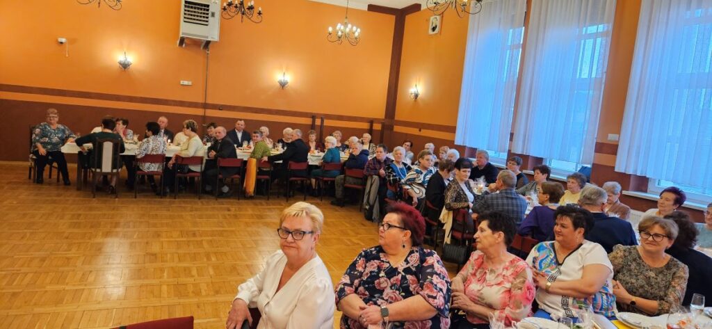 Życzenia paniom złożyli samorządowcy: Henryk Zieliński, Łukasz Dybul i Tomasz Maciejewski.