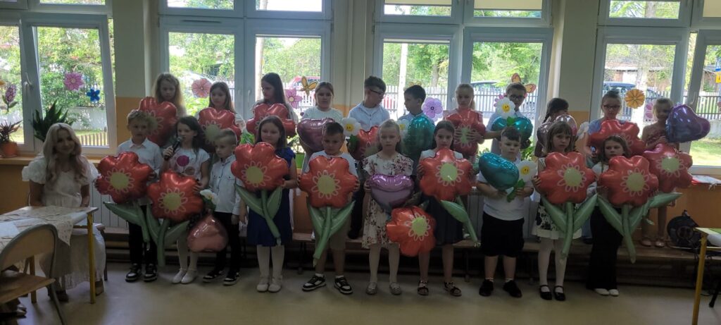 Dnia 24 maja 2024 roku w naszej szkole odbyła się uroczystość z okazji Dnia Matki