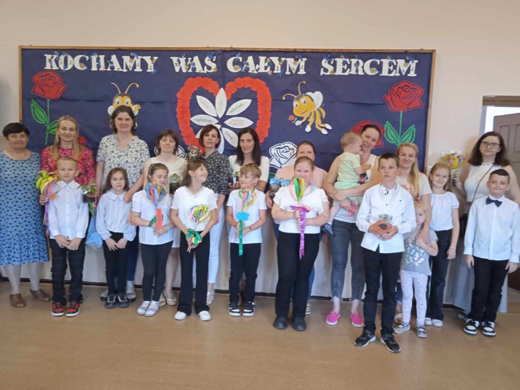 6 czerwca w Szkole Podstawowej w Kaliszkowicach Kaliskich odbyła się uroczystość z okazji Dnia Matki.