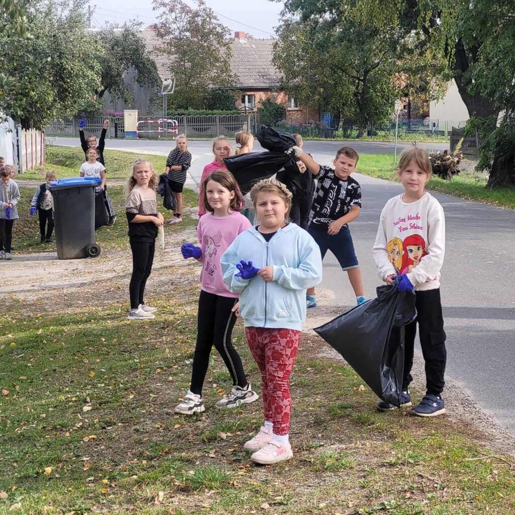 Akcja ,,Sprzątanie świata‘’ w Szkole Podstawowej w Biskupicach Zabarycznych