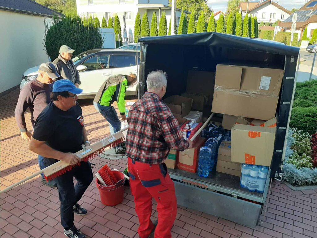 25.09.2024 r. z Urzędu Miasta i Gminy Mikstat odbył się transport darów przeznaczonych dla poszkodowanych w ostatniej powodzi.