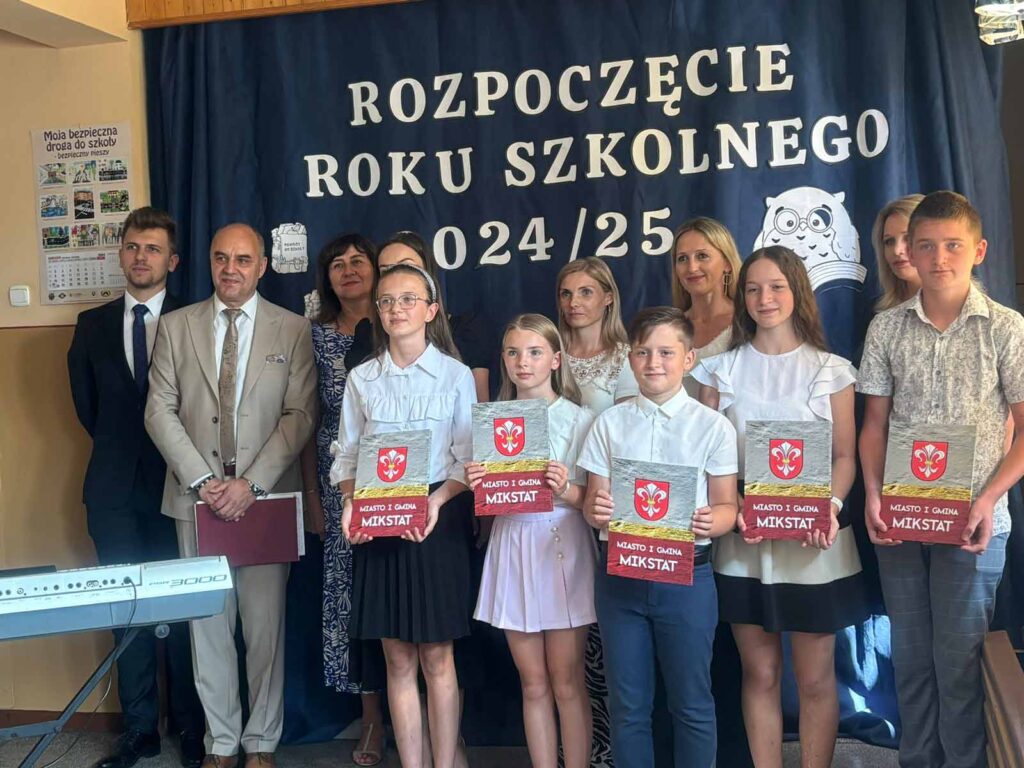 Uroczyste rozpoczęcie roku szkolnego 2024/2025 w Szkole Podstawowej z Oddziałem Przedszkolnym w Biskupicach Zabarycznych