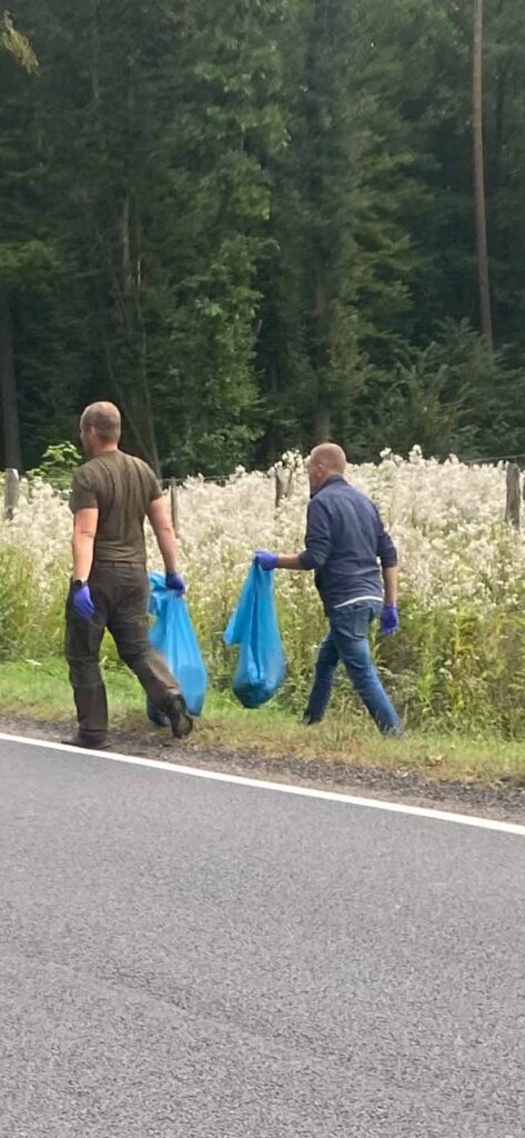 Sprzątanie świata to coroczna akcja ekologiczna. W tym roku akcja w Mikstacie miała miejsce 23.09.2024 r.  