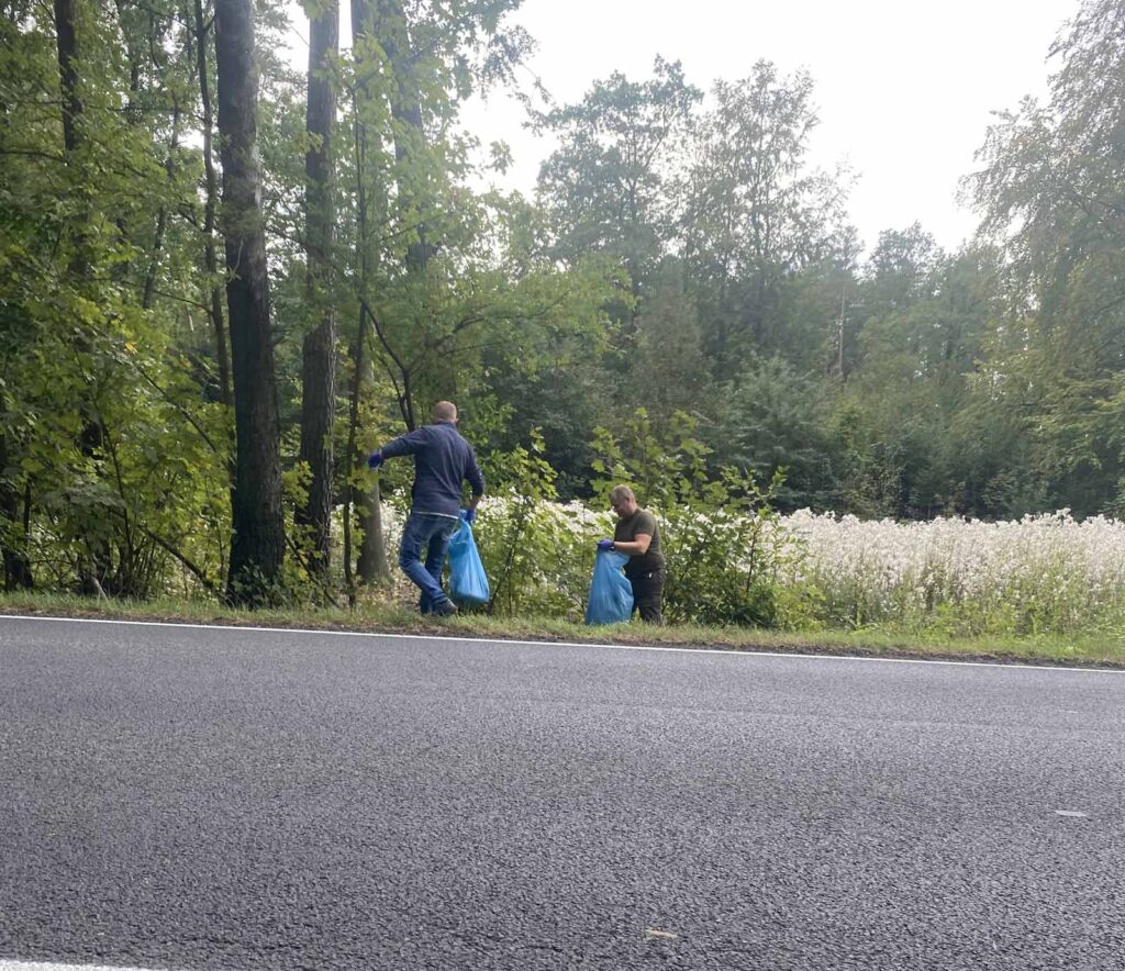 Sprzątanie świata to coroczna akcja ekologiczna. W tym roku akcja w Mikstacie miała miejsce 23.09.2024 r.  