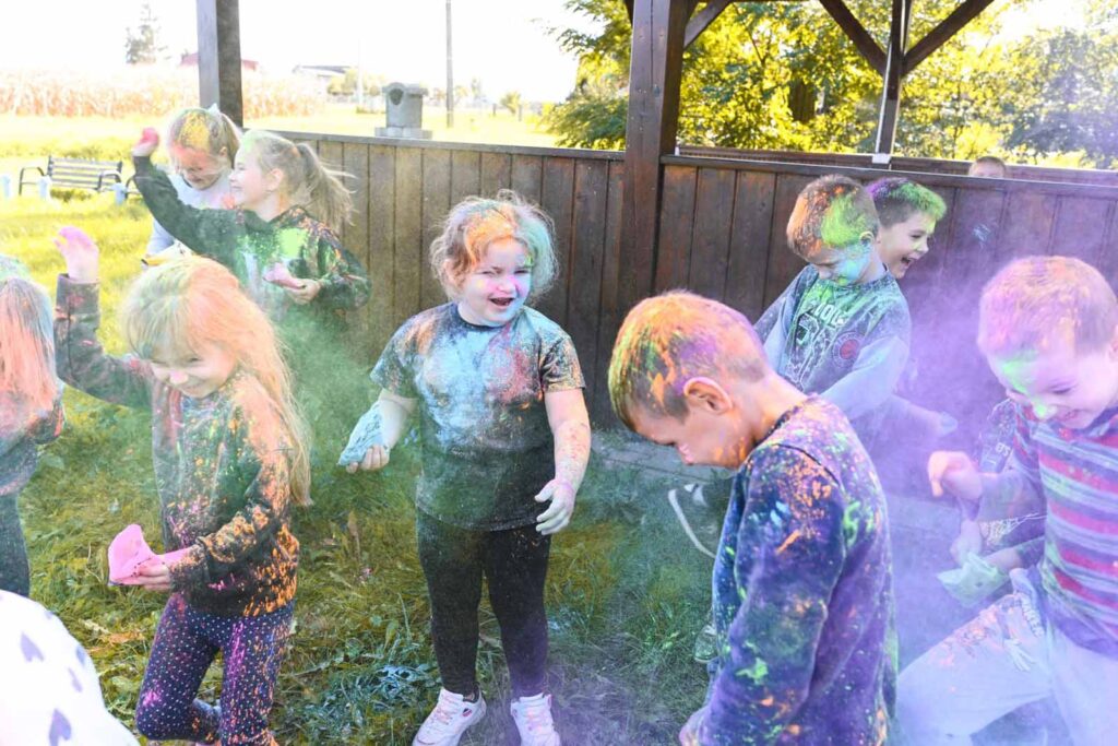 Dzień Przedszkolaka w Biskupicach Zabarycznych: Festiwal Kolorów pełen radości!