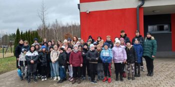 uczniowie klas I-VIII Szkoły Podstawowej z oddziałem przedszkolnym w Kaliszkowicach Ołobockich udali się na wycieczkę do Ostrowa Wielkopolskiego