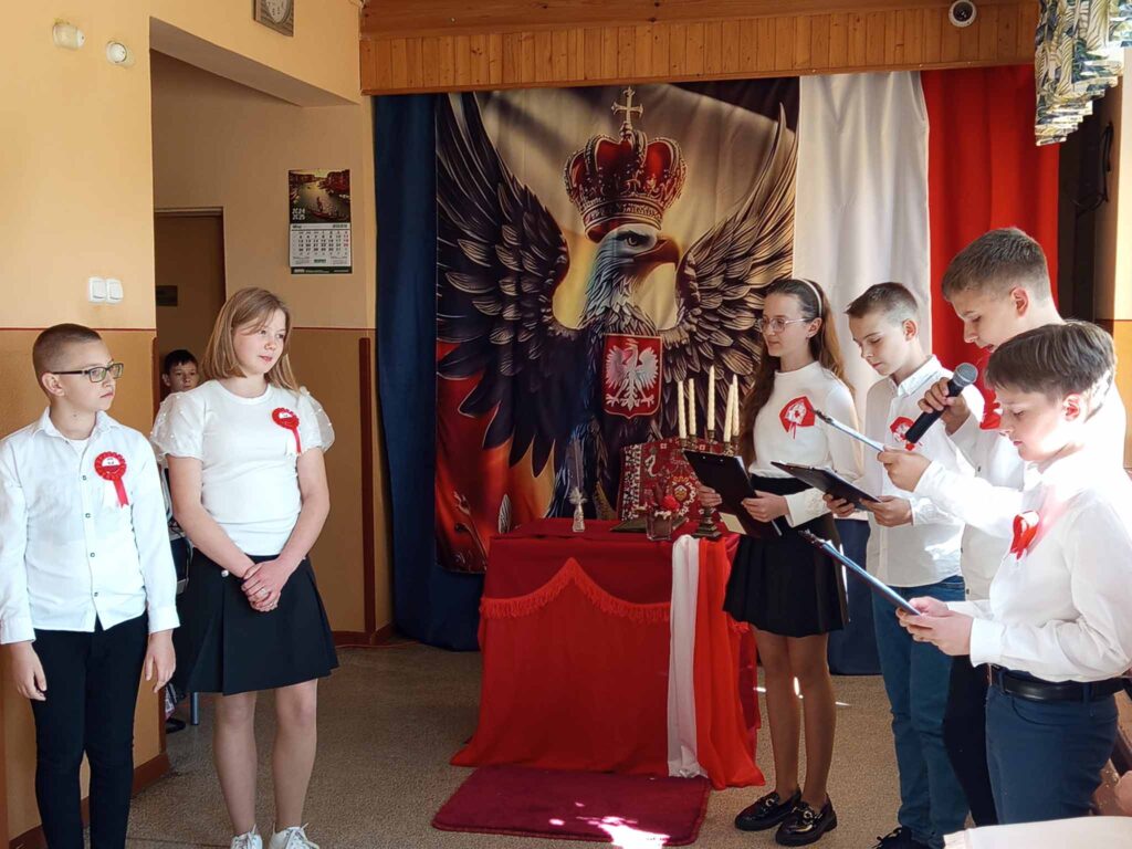 Święto Konstytucji 3 Maja w Szkole Podstawowej w Biskupicach Zabarycznych