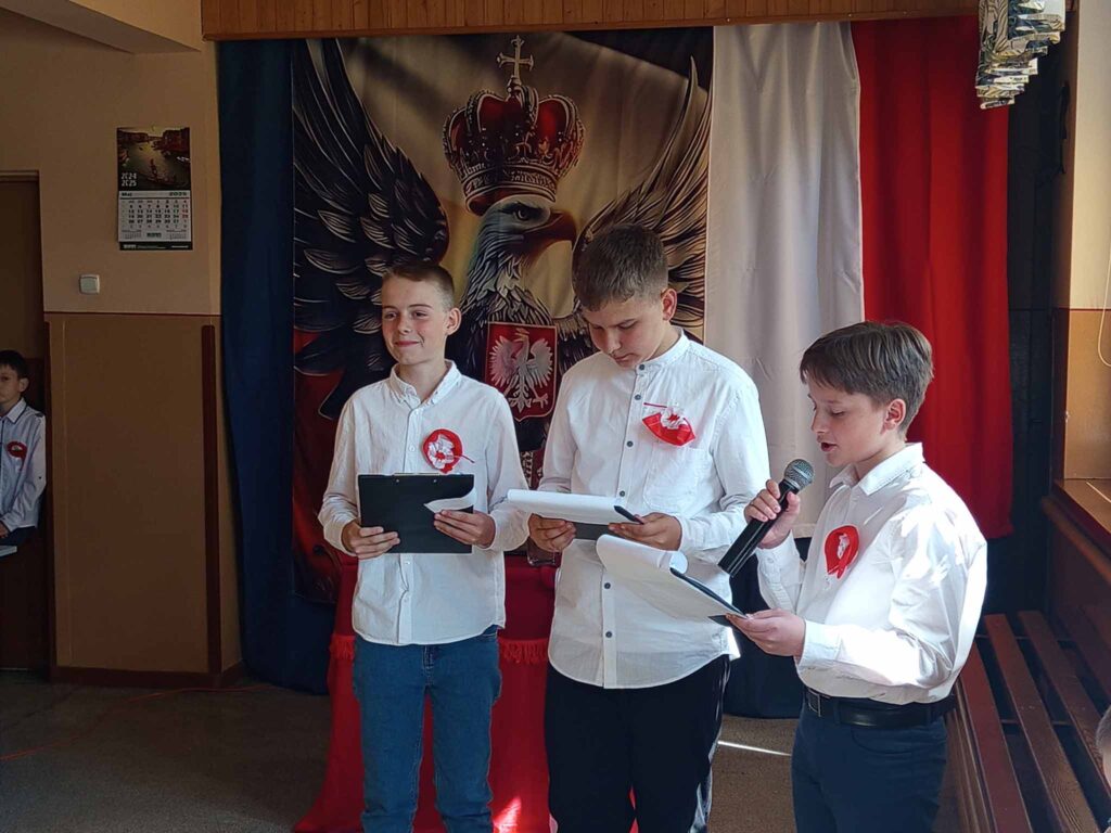 Święto Konstytucji 3 Maja w Szkole Podstawowej w Biskupicach Zabarycznych