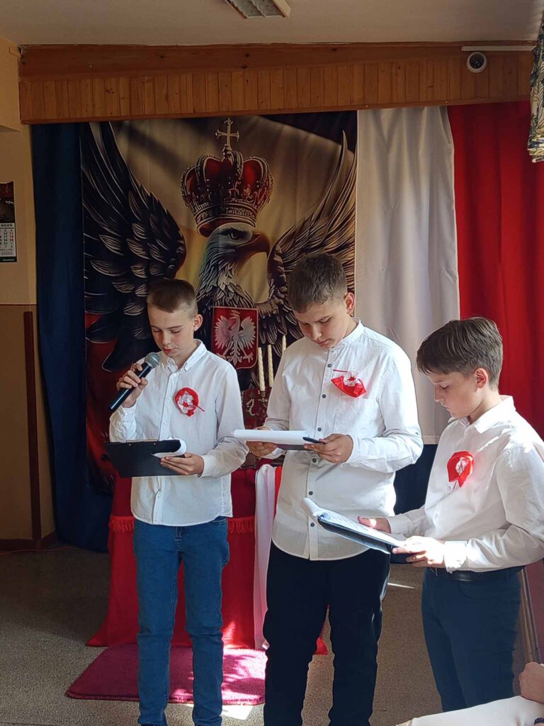 Święto Konstytucji 3 Maja w Szkole Podstawowej w Biskupicach Zabarycznych
