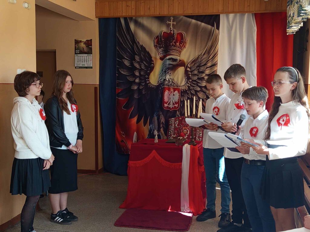 Święto Konstytucji 3 Maja w Szkole Podstawowej w Biskupicach Zabarycznych