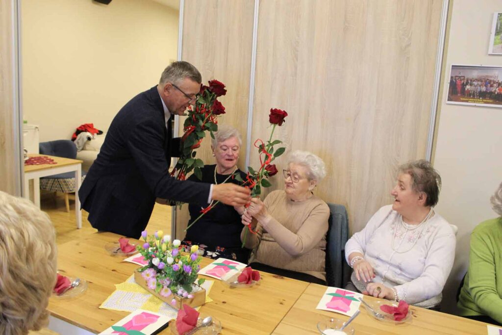 Dzień Matki w Klubie Senior+ w Mikstacie