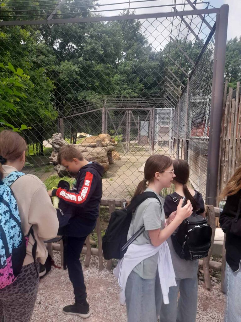 Wyjazd uczniów SP w Kaliszkowicach Ołobockich na wycieczkę KARPACZ-ZOO SAFARI-SKALNE MIASTO
