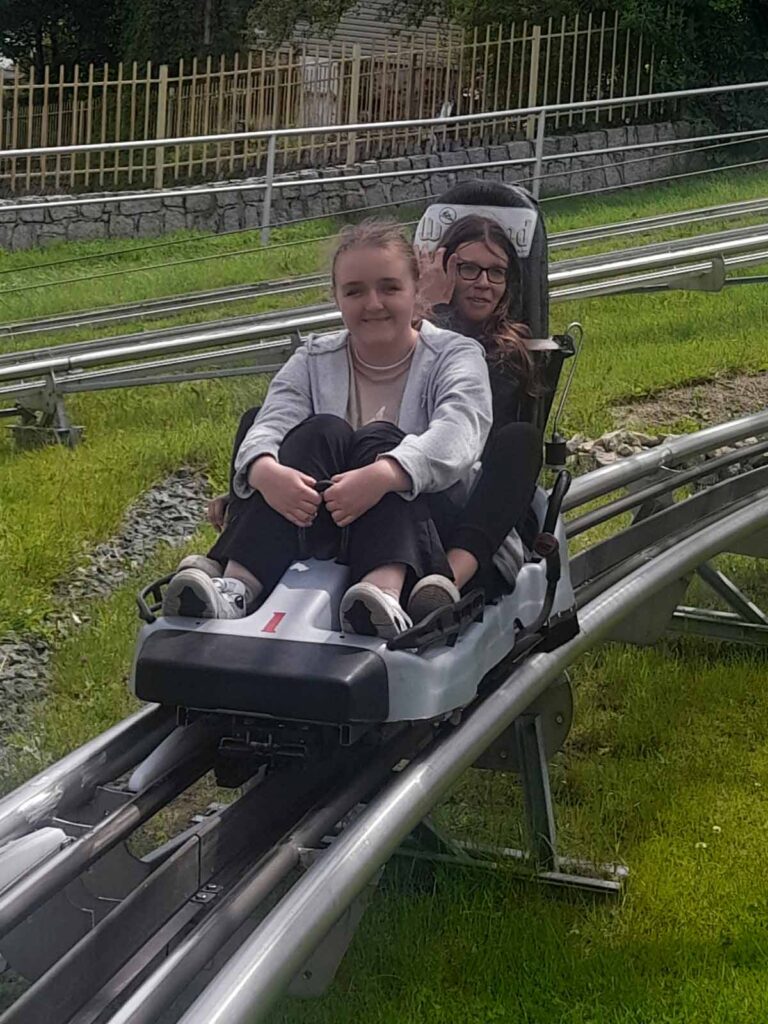 Wyjazd uczniów SP w Kaliszkowicach Ołobockich na wycieczkę KARPACZ-ZOO SAFARI-SKALNE MIASTO