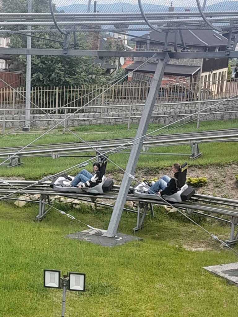 Wyjazd uczniów SP w Kaliszkowicach Ołobockich na wycieczkę KARPACZ-ZOO SAFARI-SKALNE MIASTO