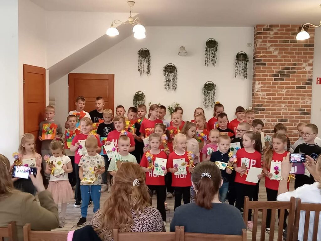 Dzień Matki oraz Dzień Dziecka w Szkole Podstawowej w Kaliszkowicach Ołobockich