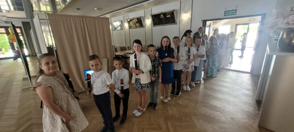 Święto pełne miłości i wzruszeń – Dzień Matki klas 1–4 w Szkole Podstawowej w Biskupicach Zabarycznych