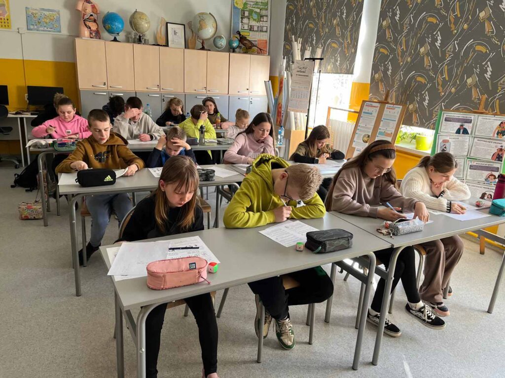 Uczniowie Szkoły Podstawowej w Biskupicach Zabarycznych w dniu 20 marca 2025 r. wzięli udział w Międzynarodowym Konkursie Matematycznym „KANGUR”.