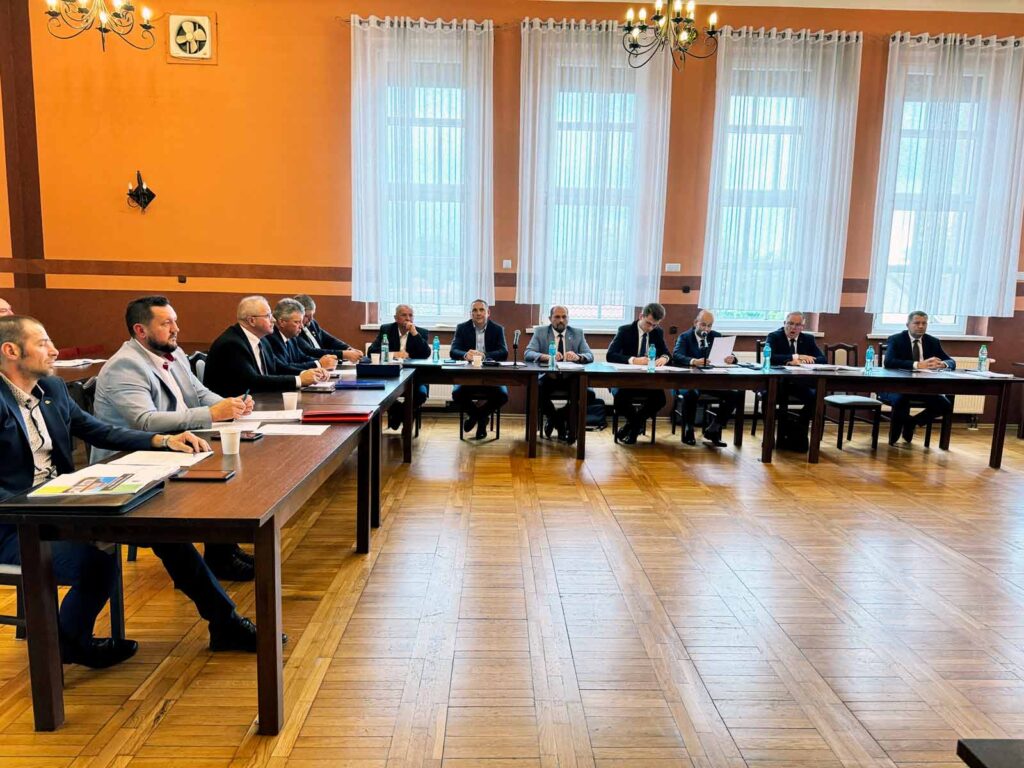 BURMISTRZ Z ABSOLUTORIUM I WOTUM ZAUFANIA