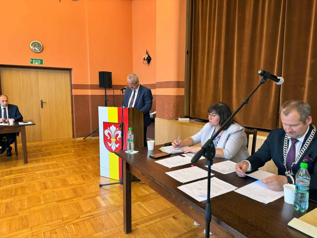 BURMISTRZ Z ABSOLUTORIUM I WOTUM ZAUFANIA