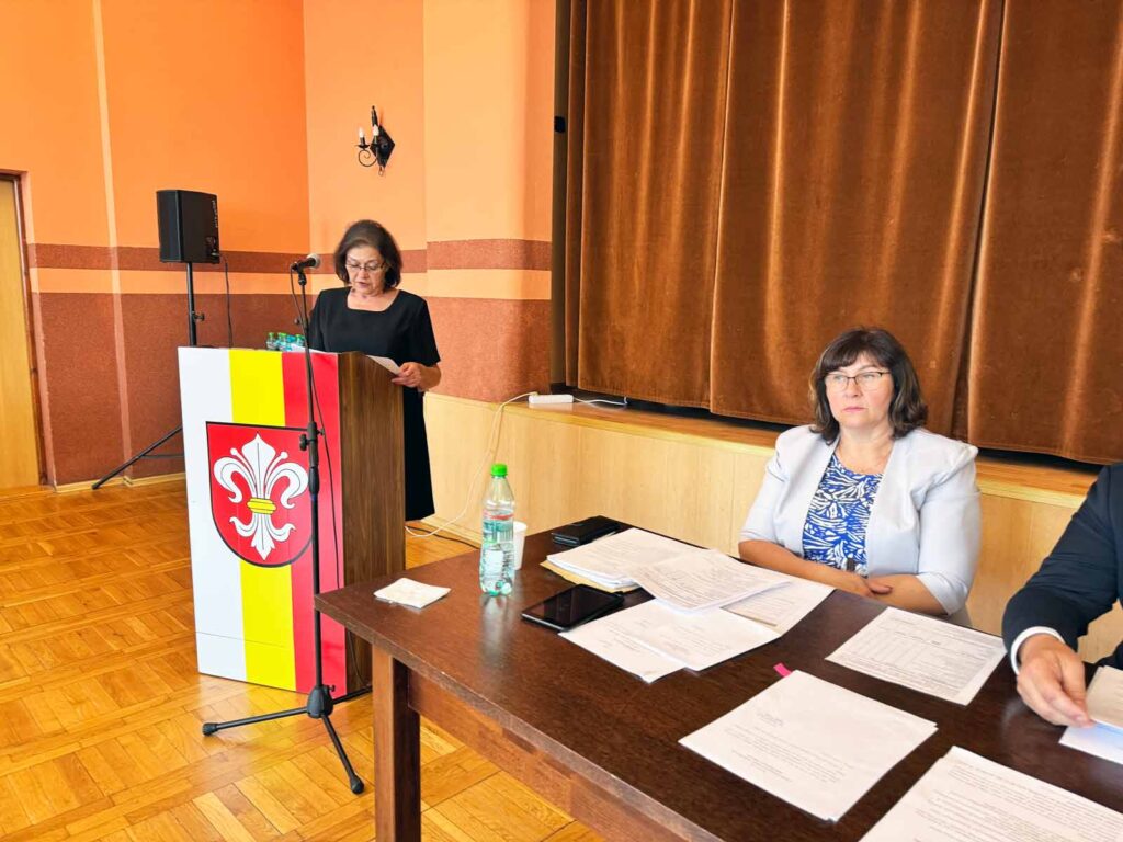 BURMISTRZ Z ABSOLUTORIUM I WOTUM ZAUFANIA
