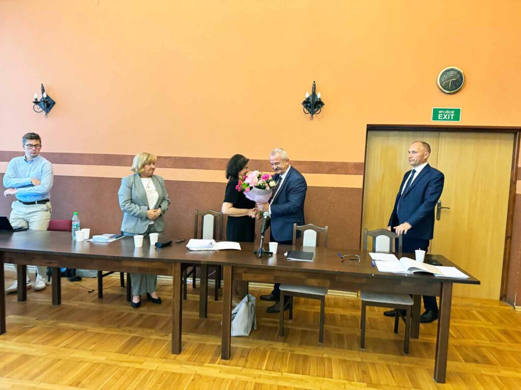 BURMISTRZ Z ABSOLUTORIUM I WOTUM ZAUFANIA