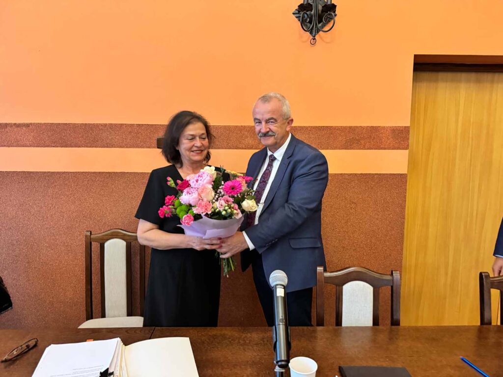BURMISTRZ Z ABSOLUTORIUM I WOTUM ZAUFANIA