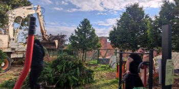 WSPÓLNE DZIAŁANIA SPOŁECZNOSCI LOKALNEJ W PRZYGOTOWANIU TERENU POD NOWY PLAC ZABAW PRZY SP W KALISZKOWICACH KALISKICH