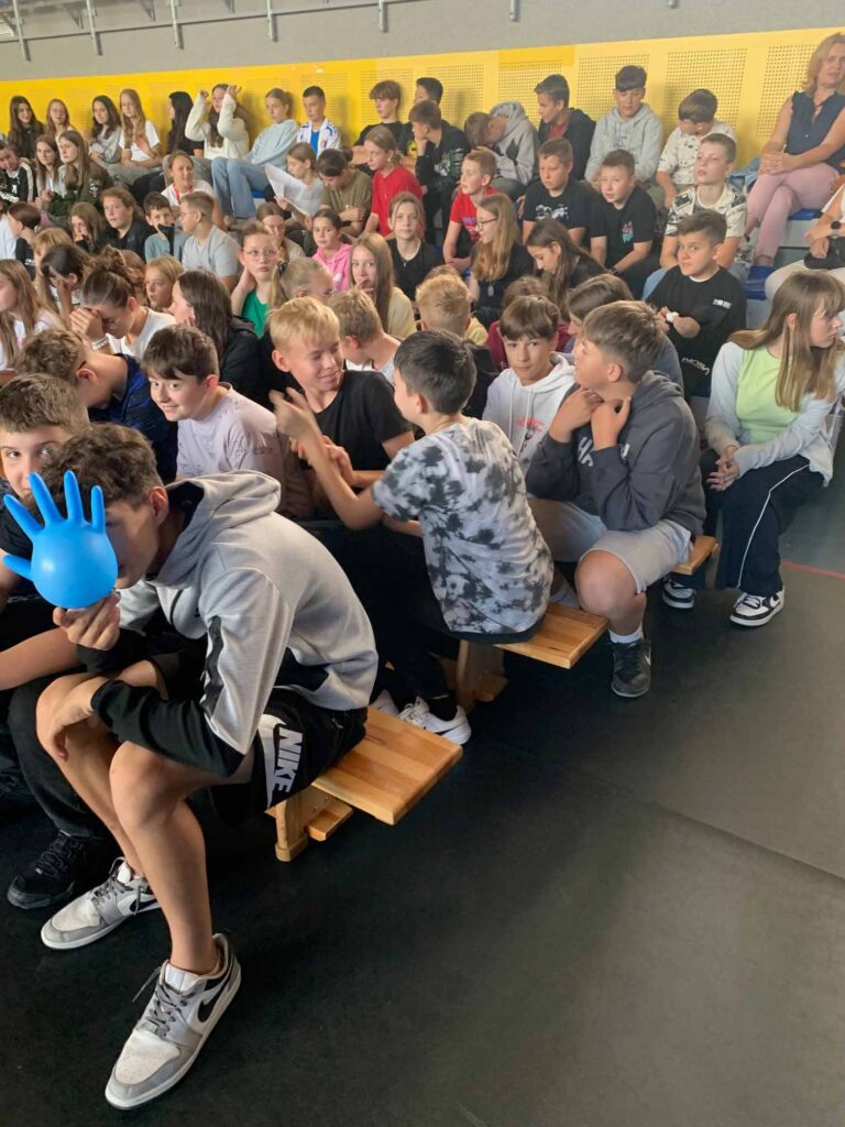 19 września 2025 r. , na zaproszenie Biblioteki Publicznej, w szkole podstawowej ponownie gościł Maciej Elantkowski, popularyzator historii, regionalista.