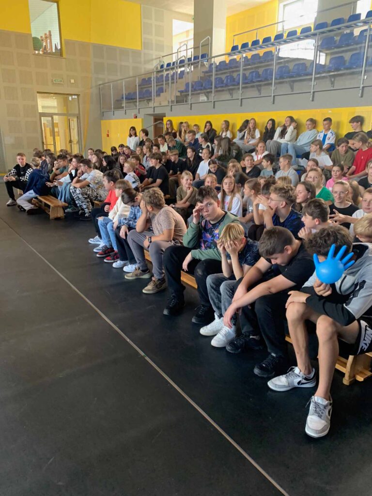 19 września 2025 r. , na zaproszenie Biblioteki Publicznej, w szkole podstawowej ponownie gościł Maciej Elantkowski, popularyzator historii, regionalista.